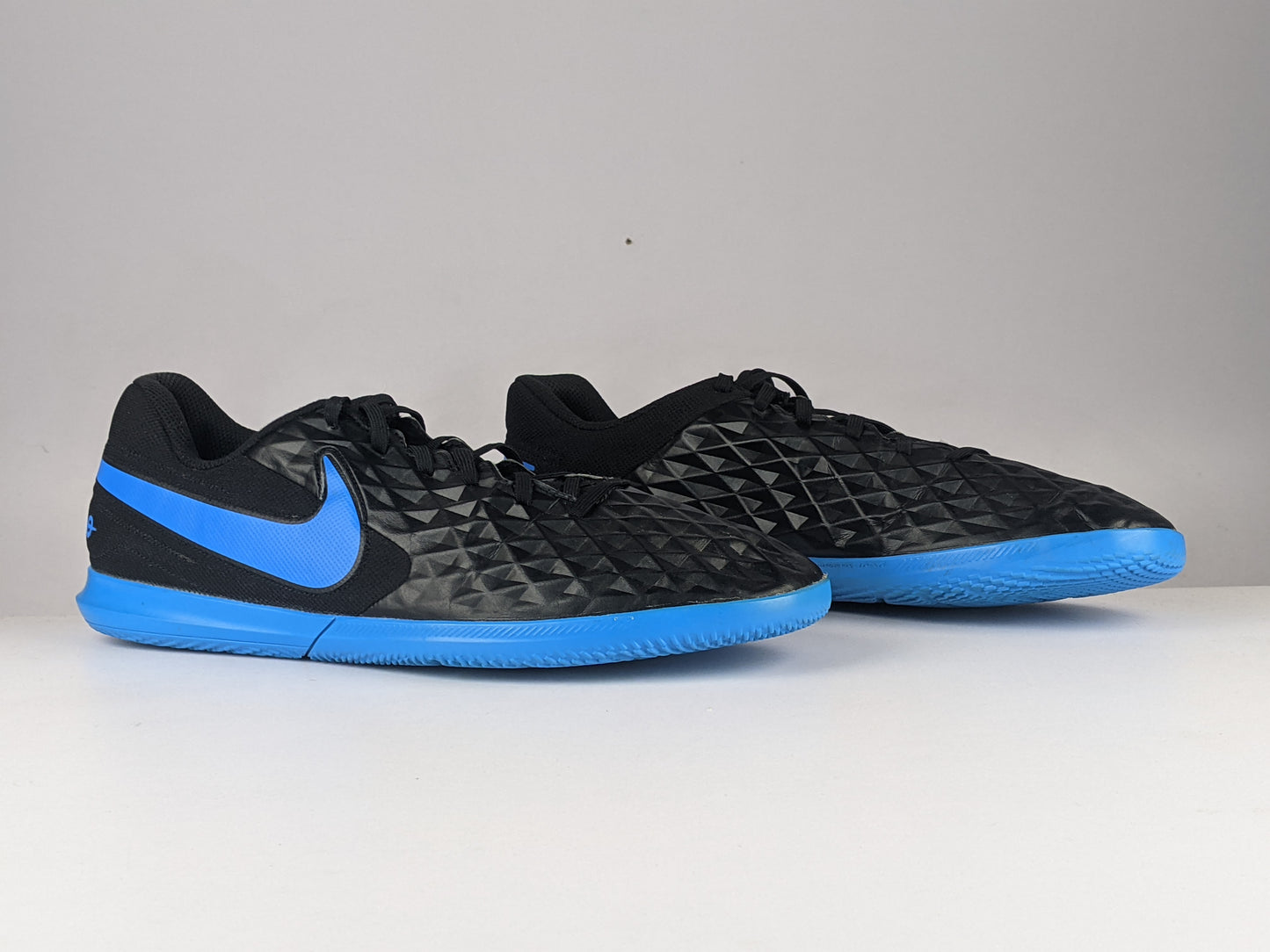 Nike Tiempo Legend 8 Club IC 'Black/Blue