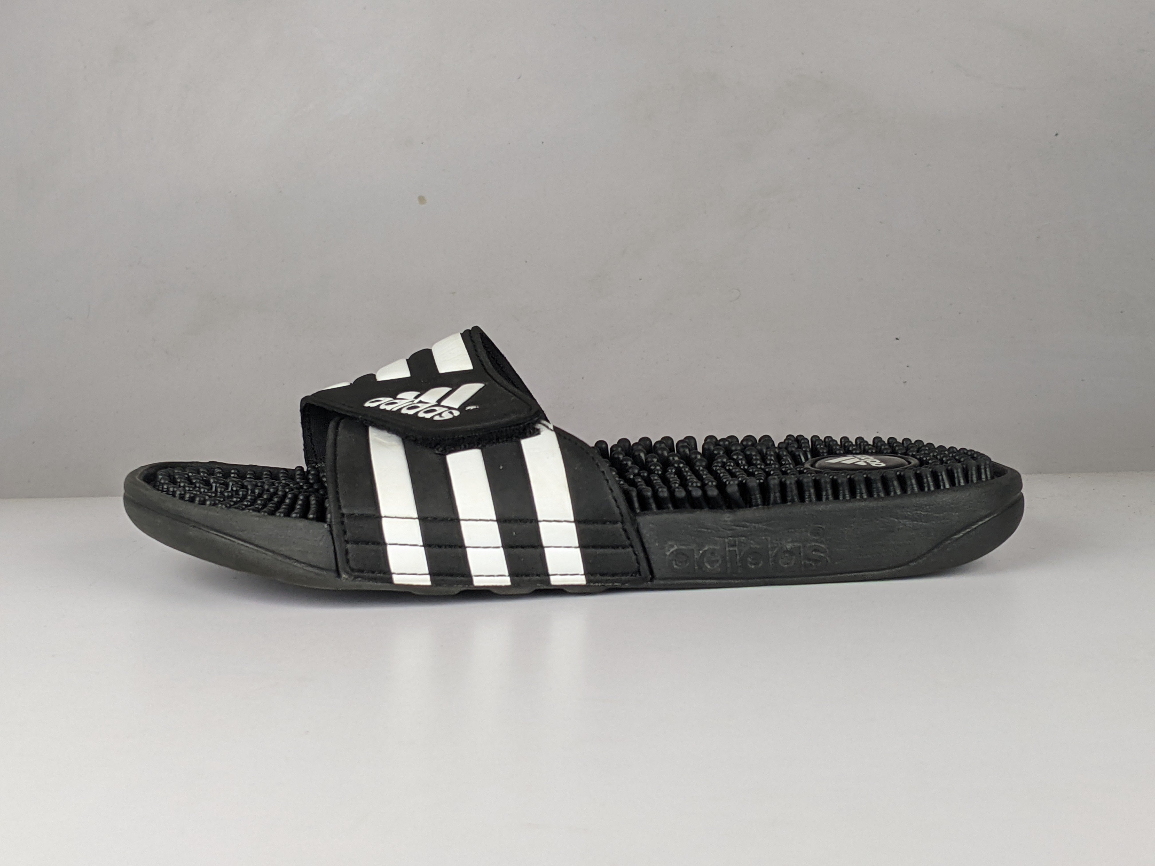 Nike adissage slides online