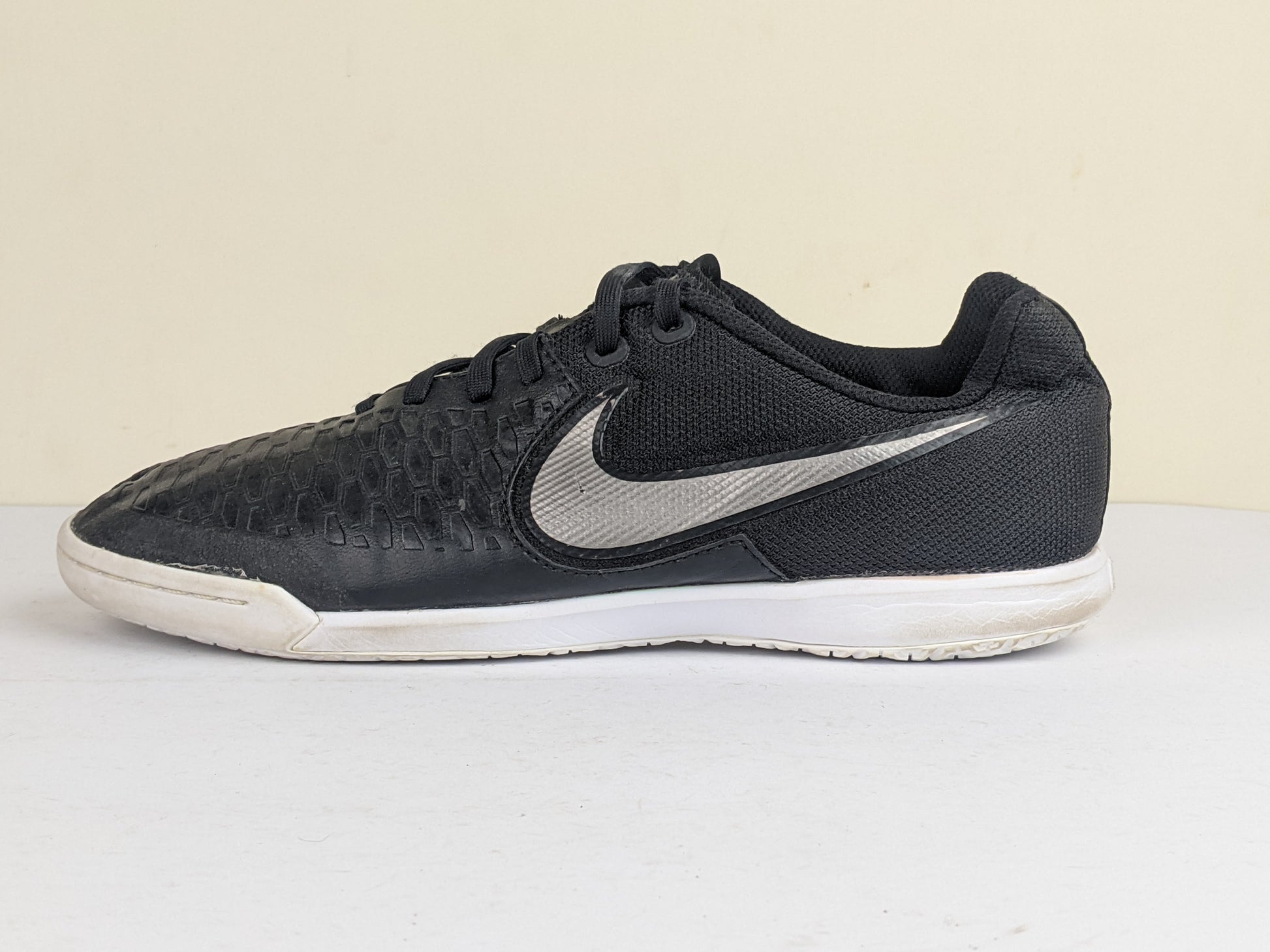 Nike MagistaX Pro IC Black/Metalic Pewter/White