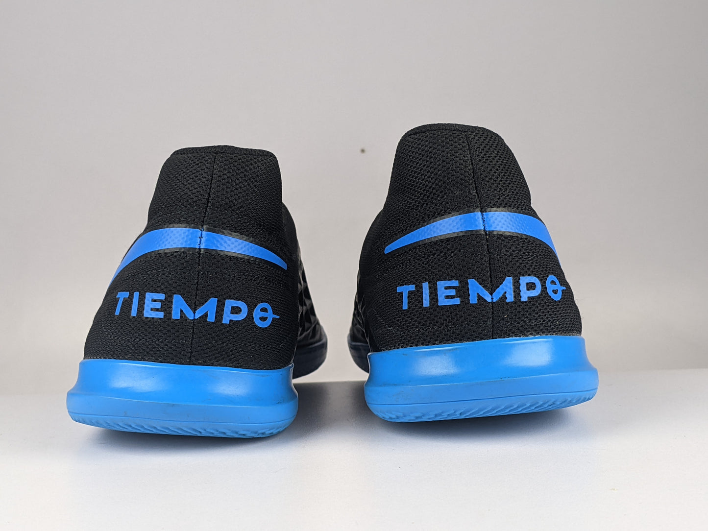 Nike Tiempo Legend 8 Club IC 'Black/Blue