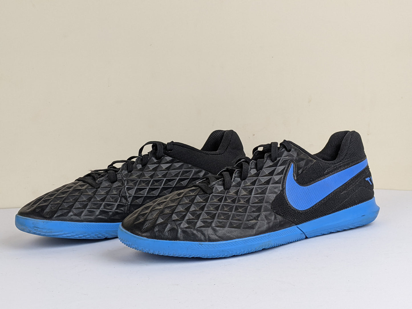 Nike Tiempo Legend 8 Club IC 'Black/Blue