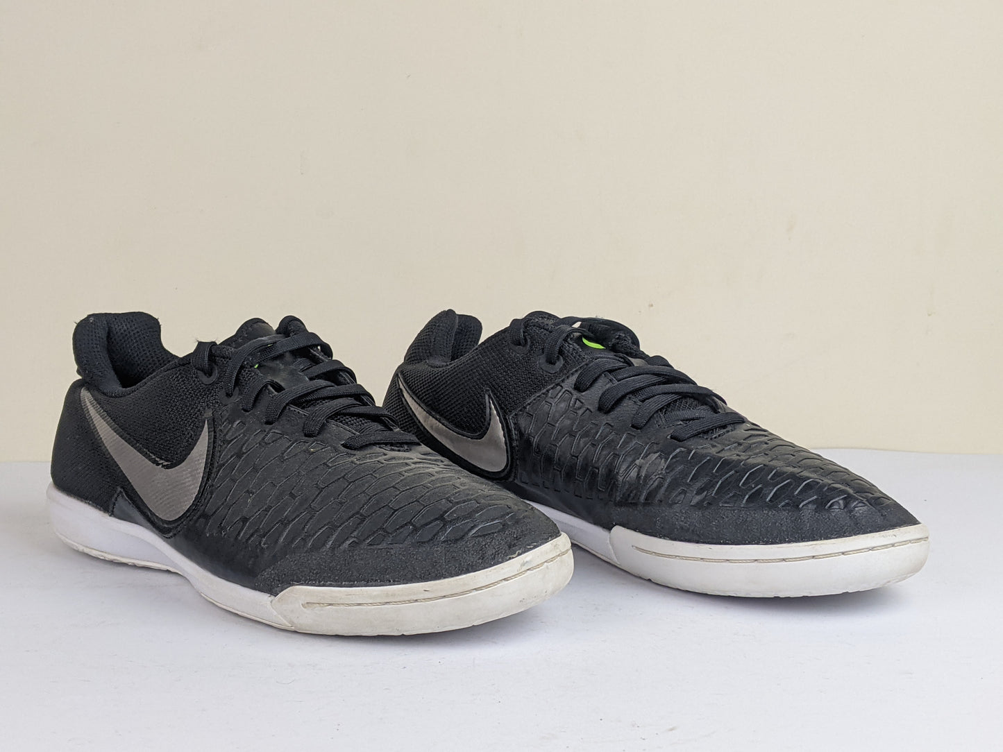 Nike MagistaX Pro IC Black/Metalic Pewter/White