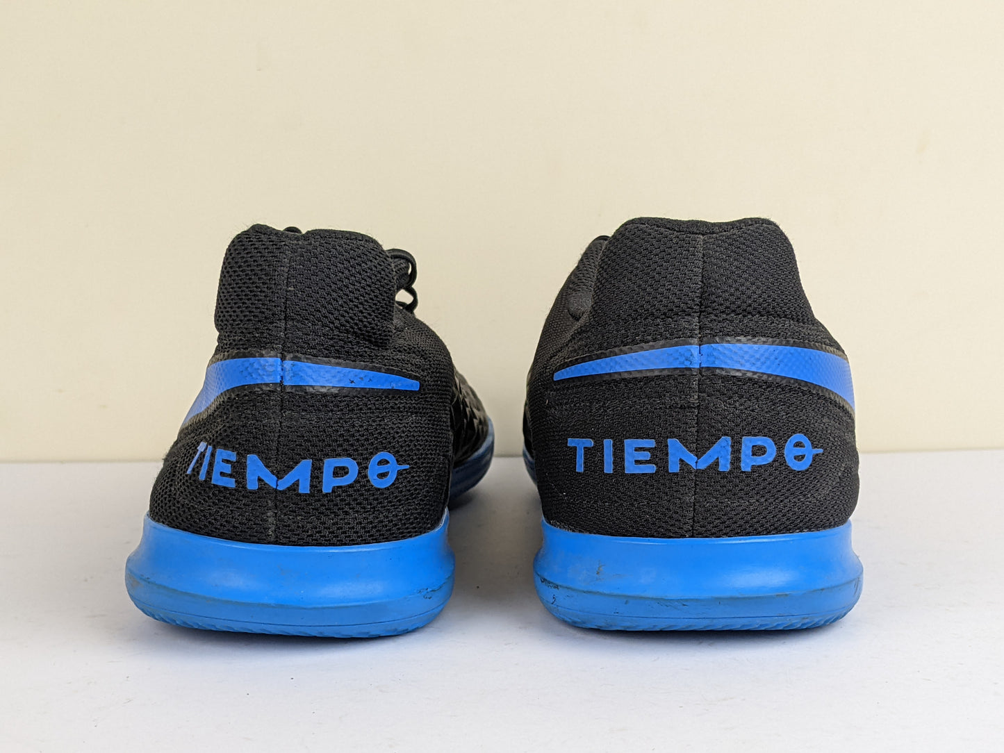 Nike Tiempo Legend 8 Club IC 'Black/Blue