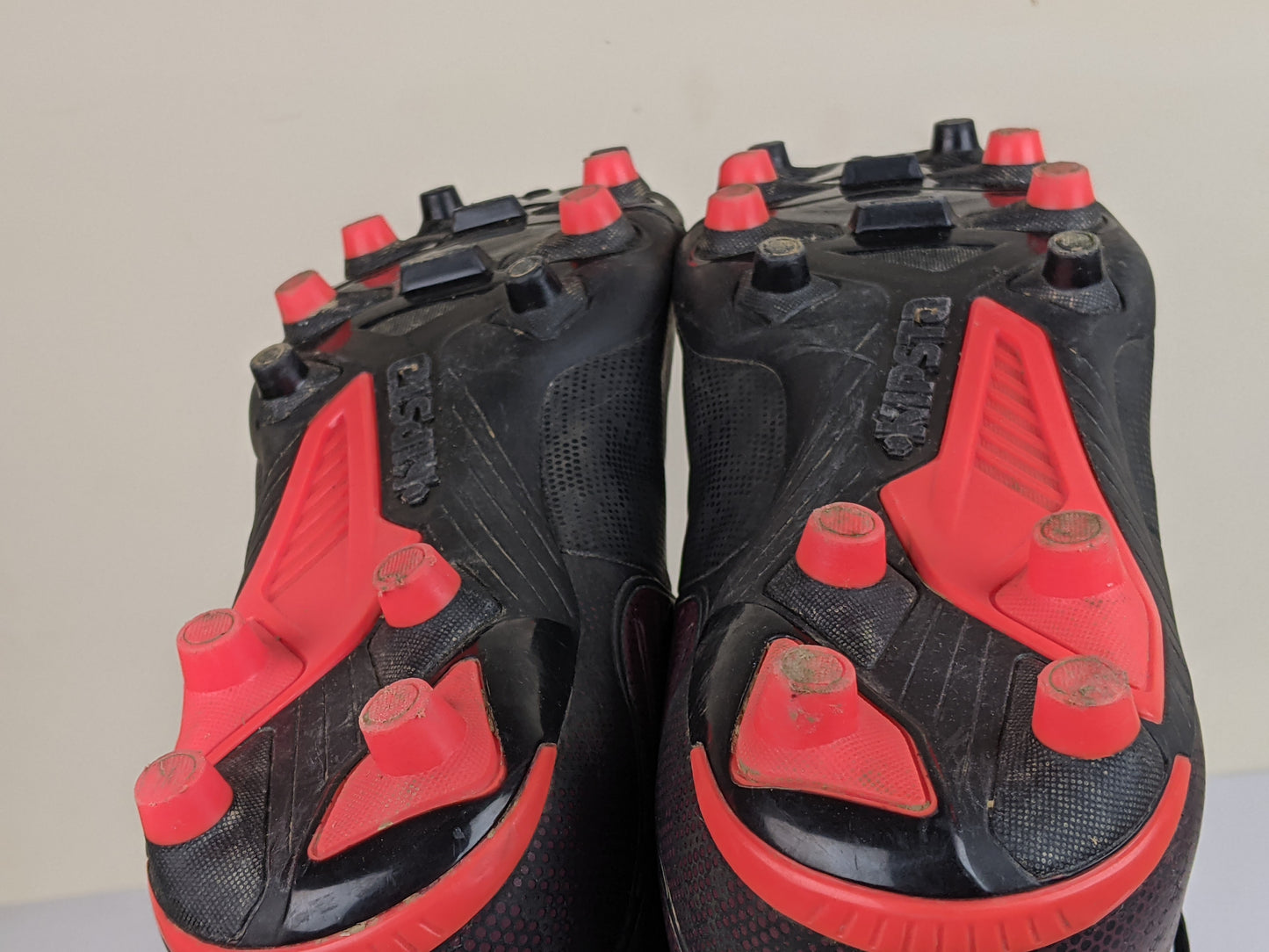 Kipsta Agility 900 Mid FG 'Black/Red