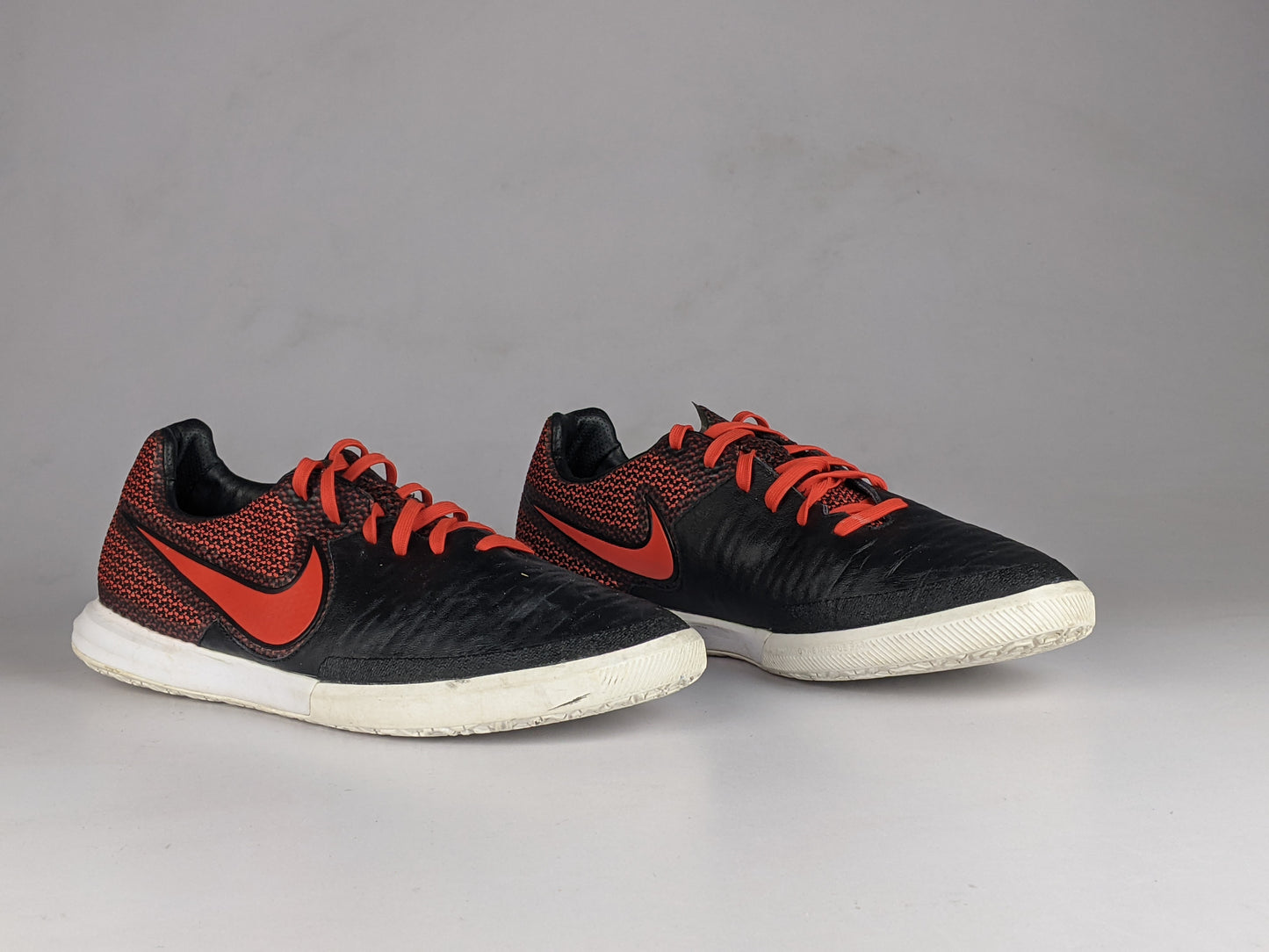 Nike MagistaX Finale IC Black/Challenge Red/White