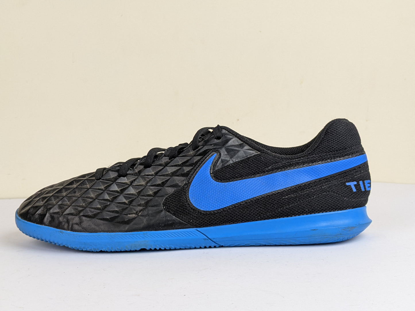 Nike Tiempo Legend 8 Club IC 'Black/Blue