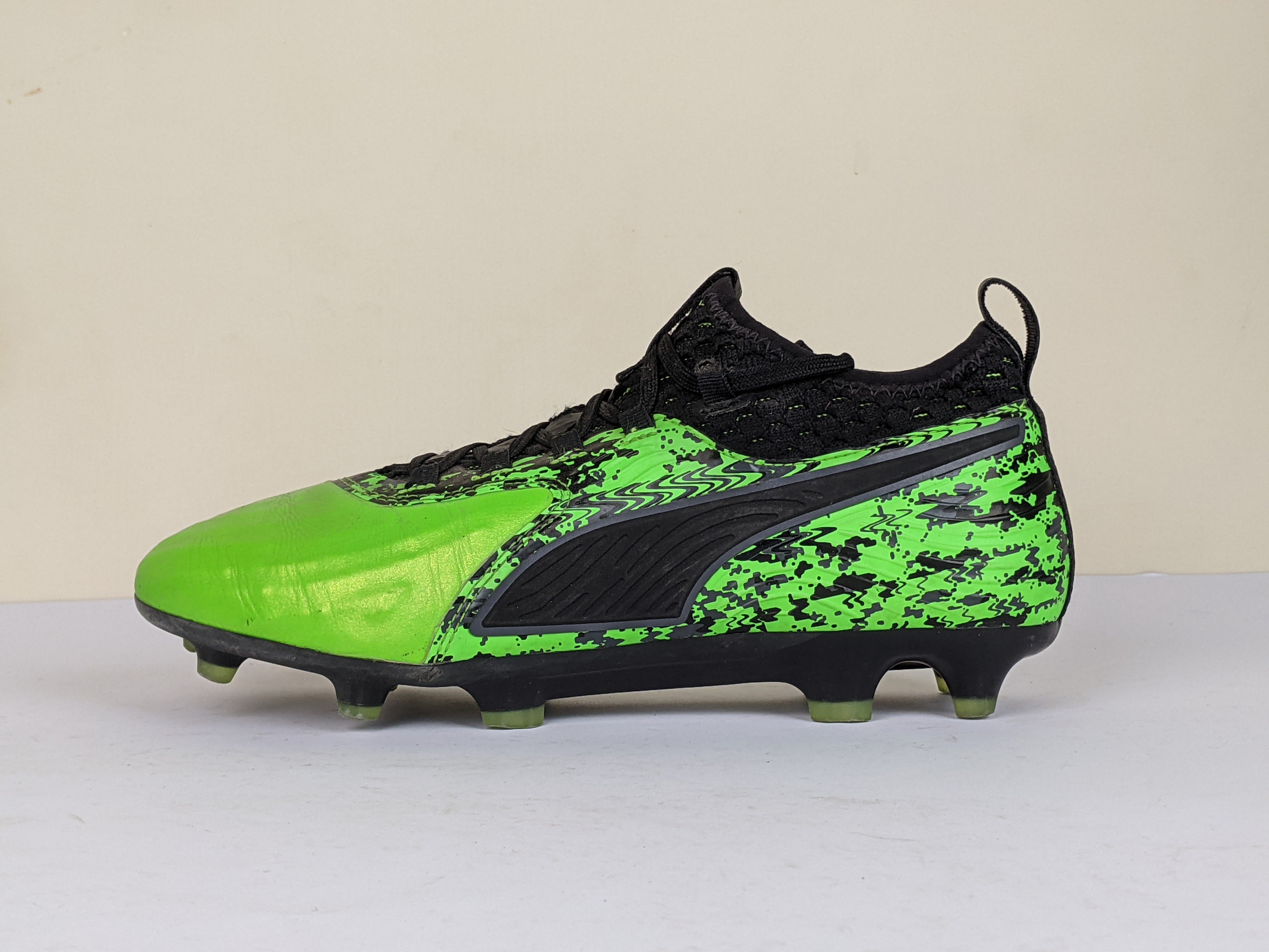 PUMA One 19.2 FG AG Hacked Green Gecko PUMA Black Athletic Corner