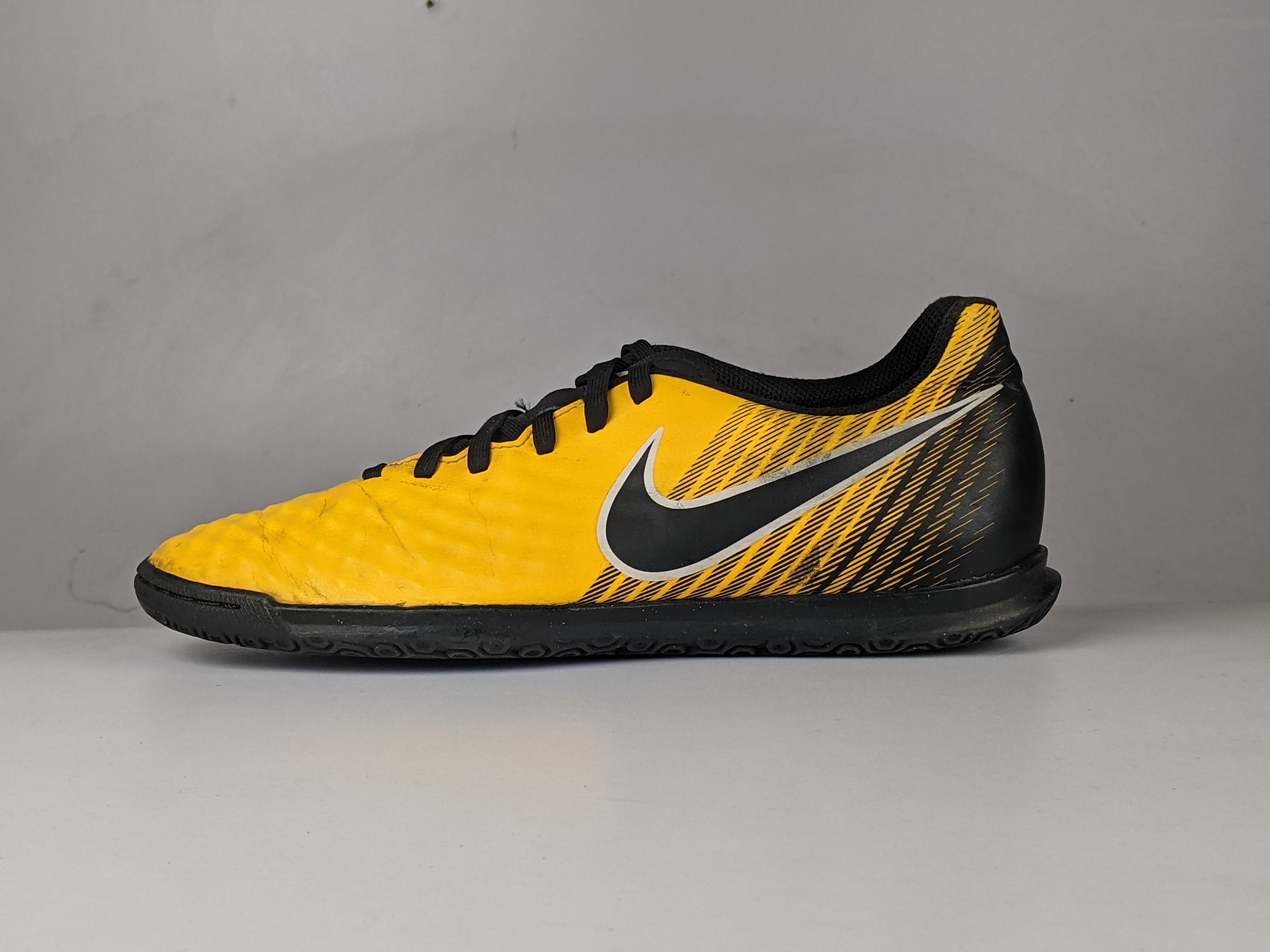 Nike Magista Ola II IC Black Yellow