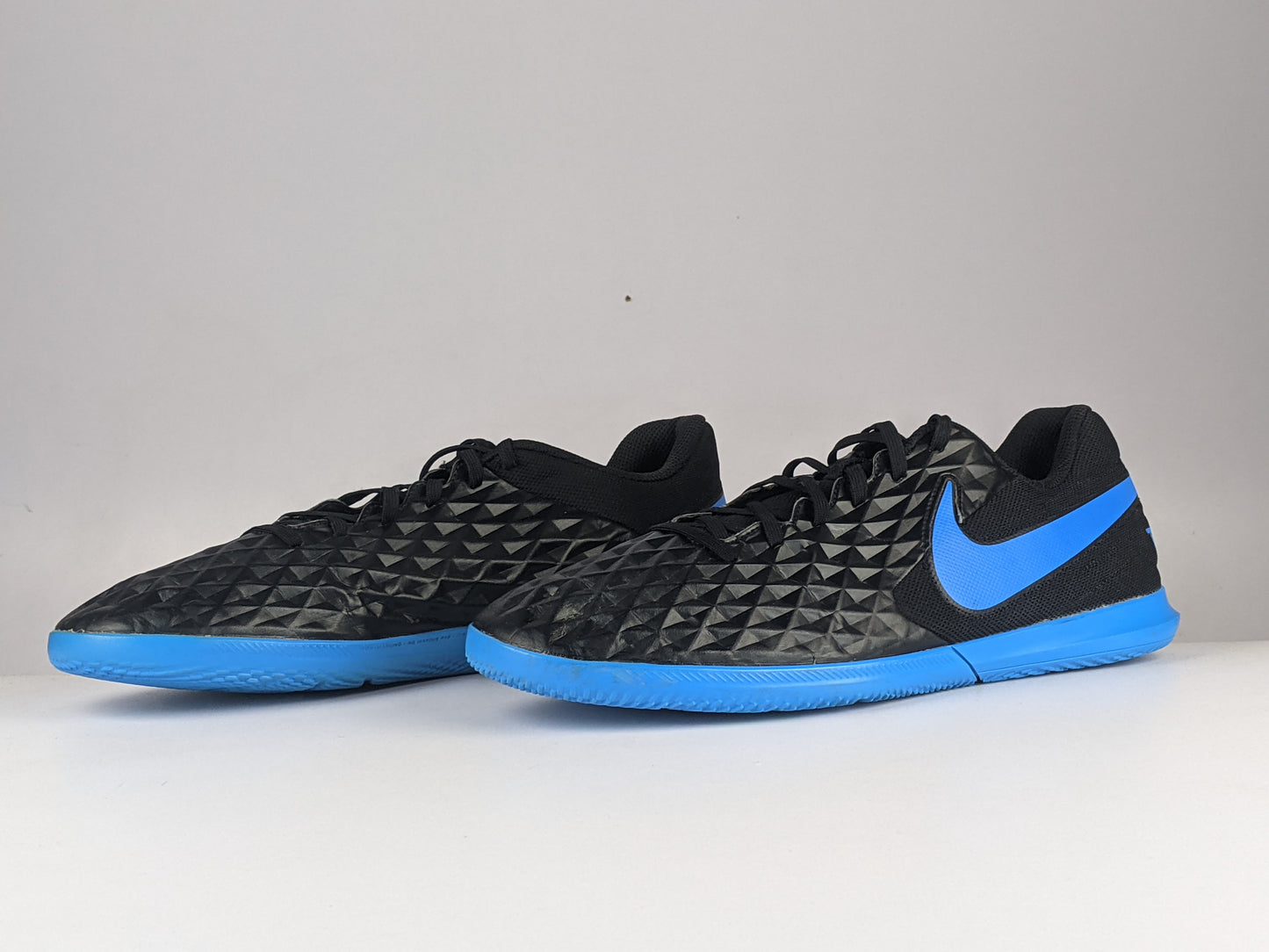 Nike Tiempo Legend 8 Club IC 'Black/Blue