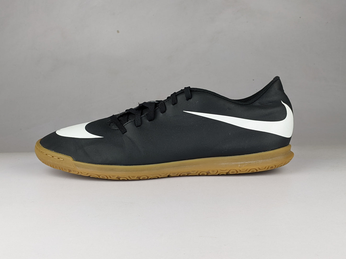 Nike BravataX II IC 'Black/White