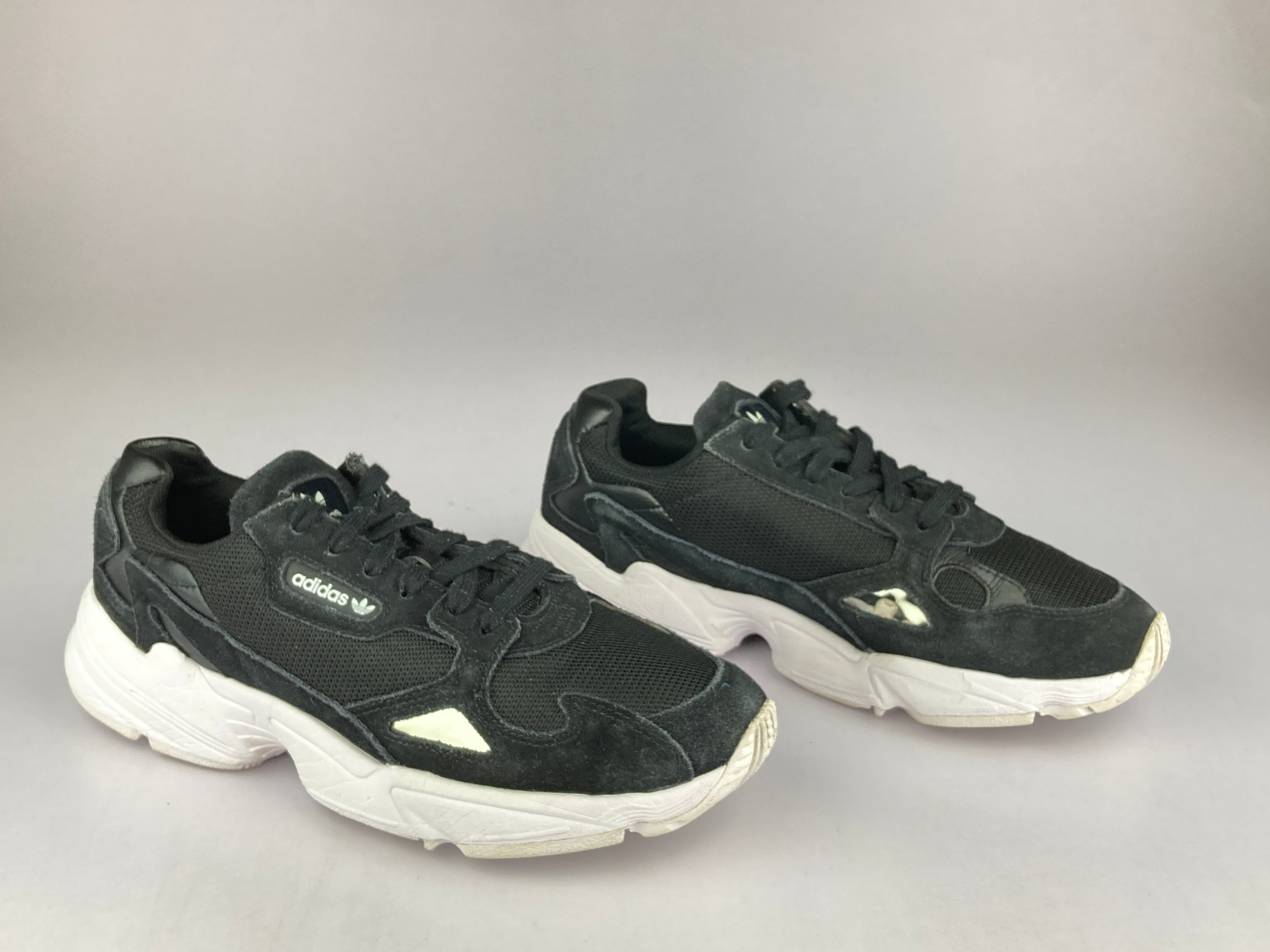 Adidas best sale falcon b28129