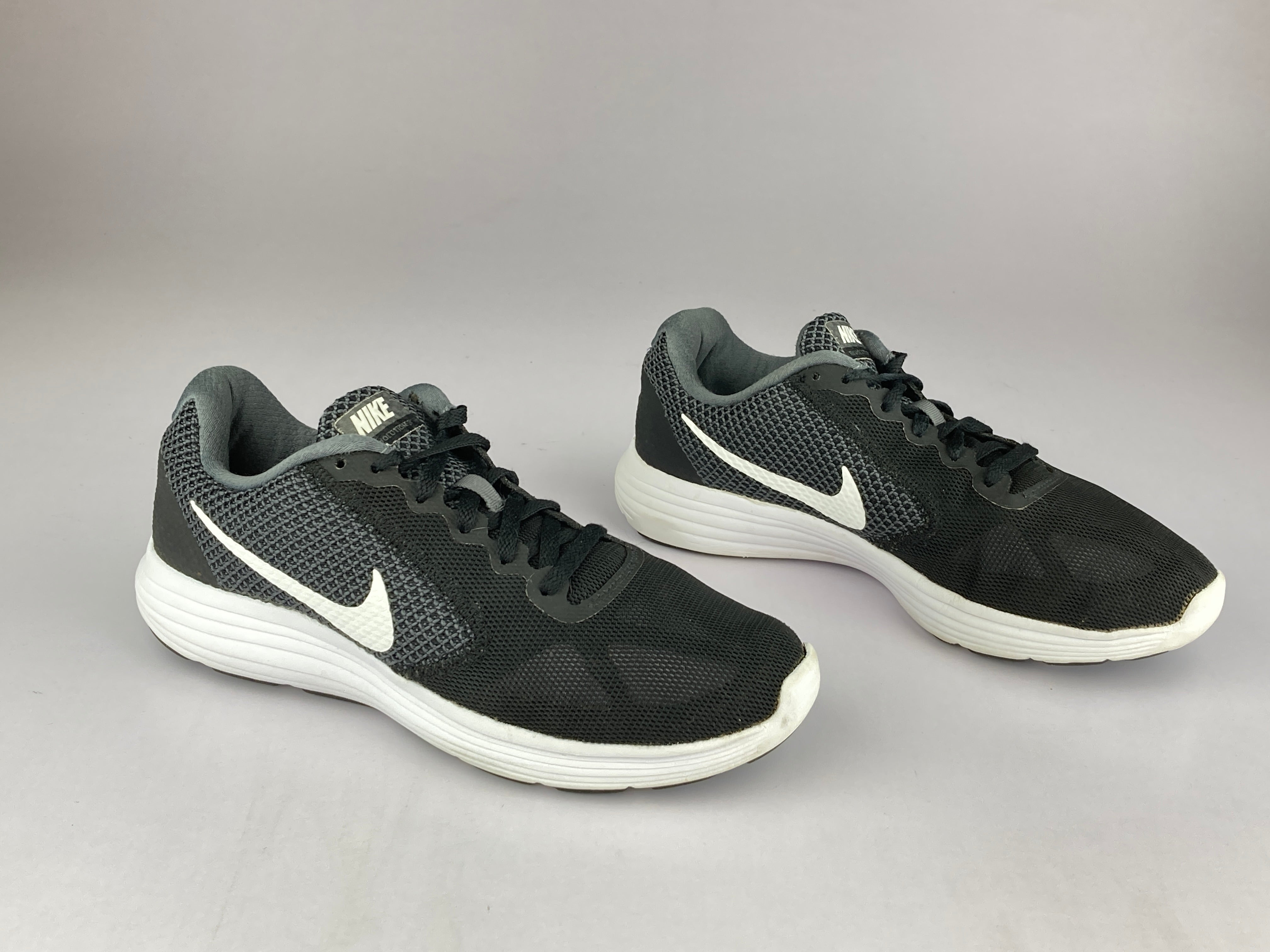 Nike Wmns Revolution 3 Dark Grey 819303 001