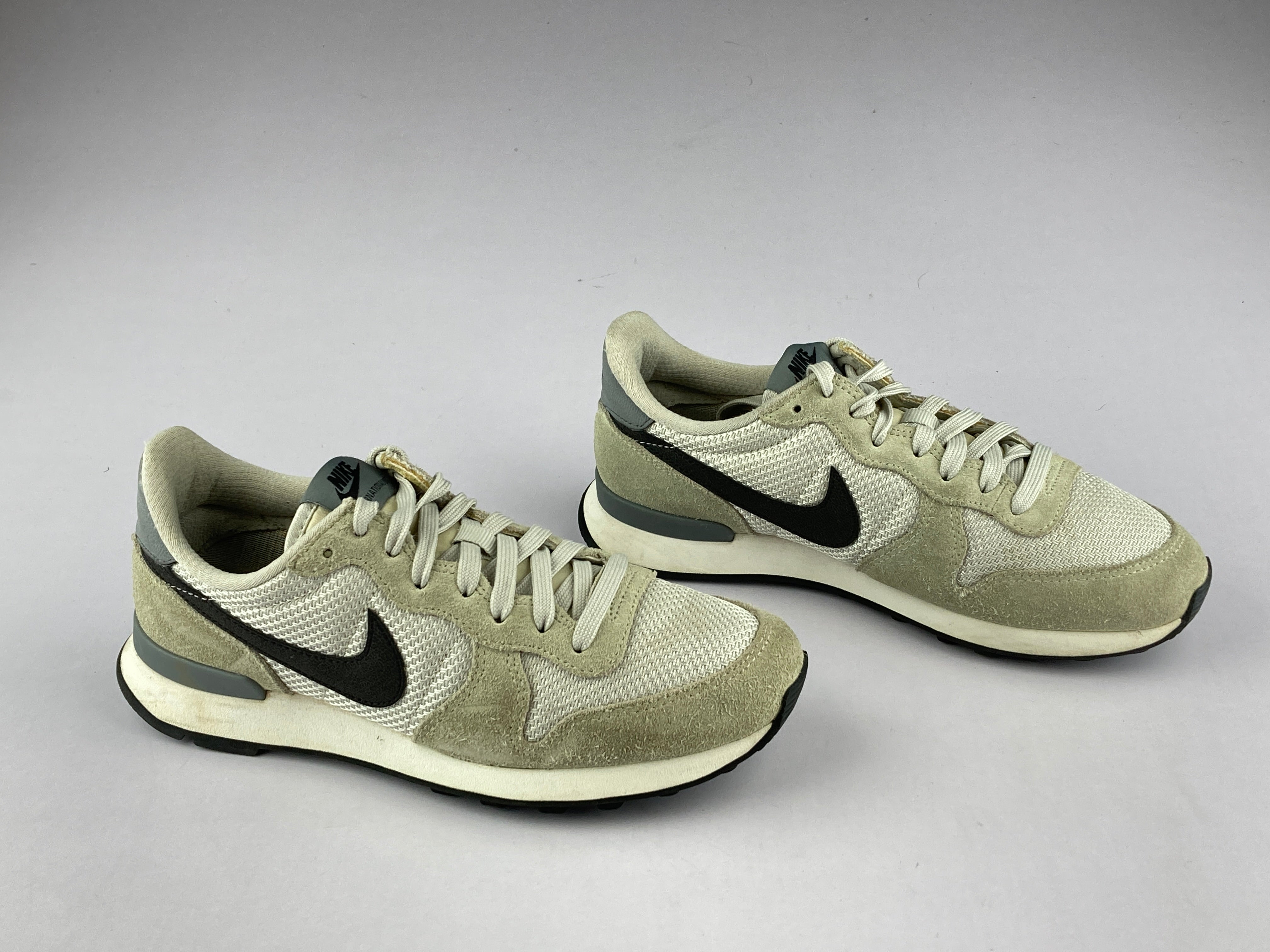 Nike Wmns Internationalist Light Bone Cool Grey