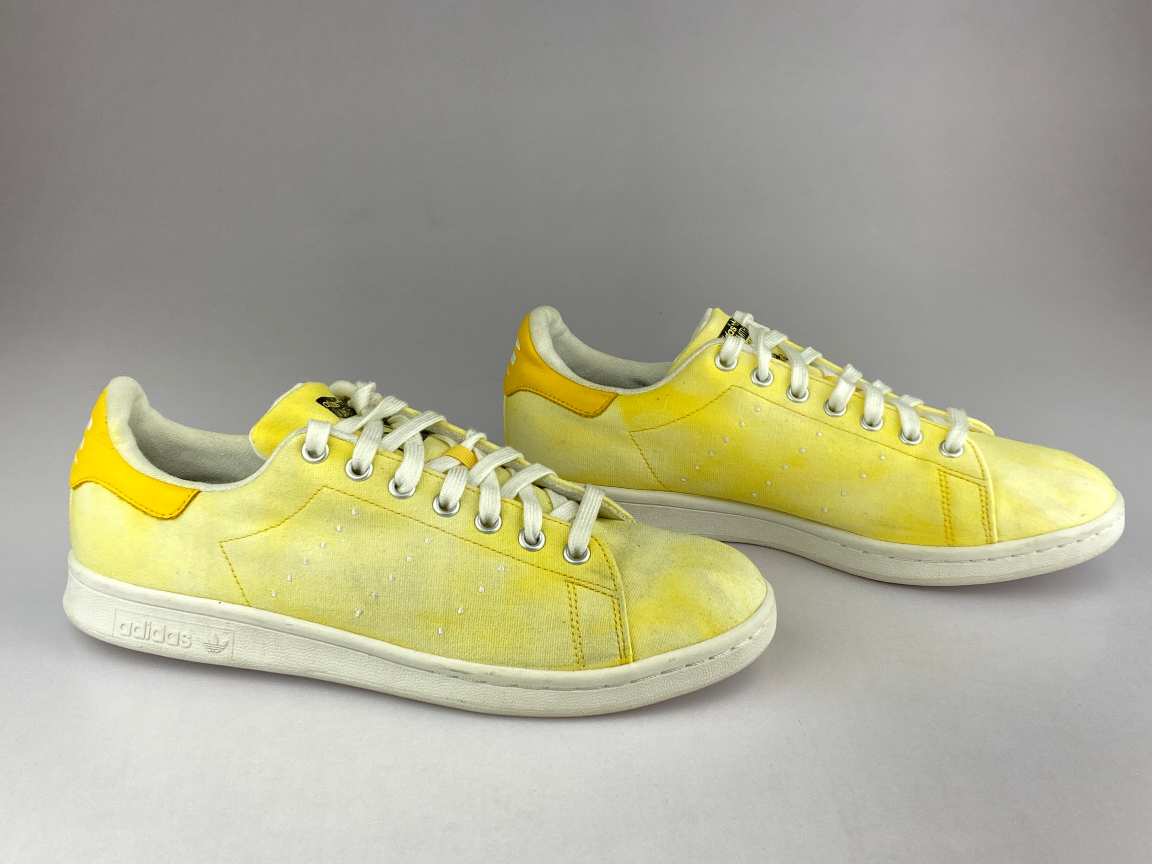 Pharrell williams hu hotsell holi stan smith