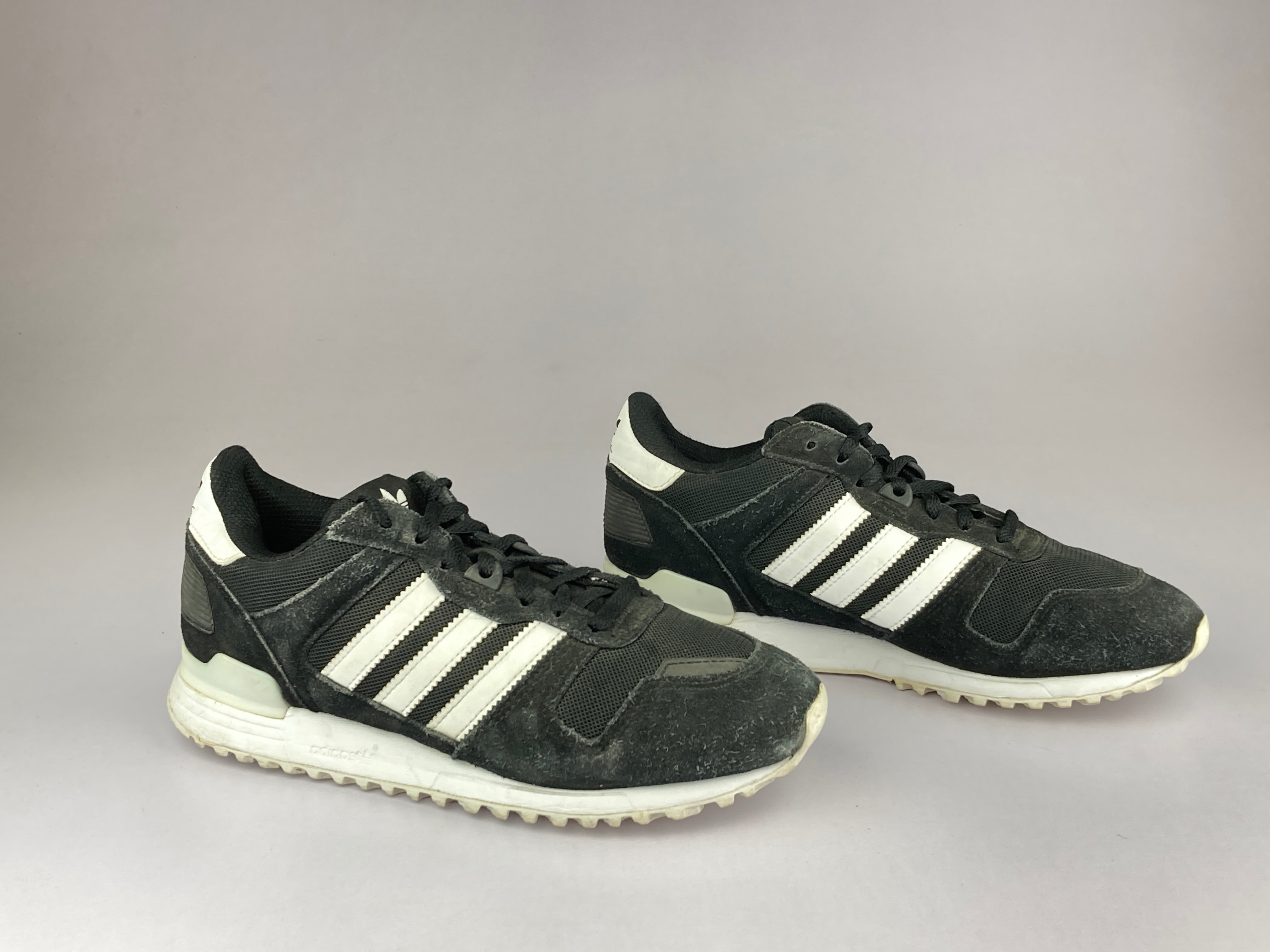 Adidas zx 700 be low deals