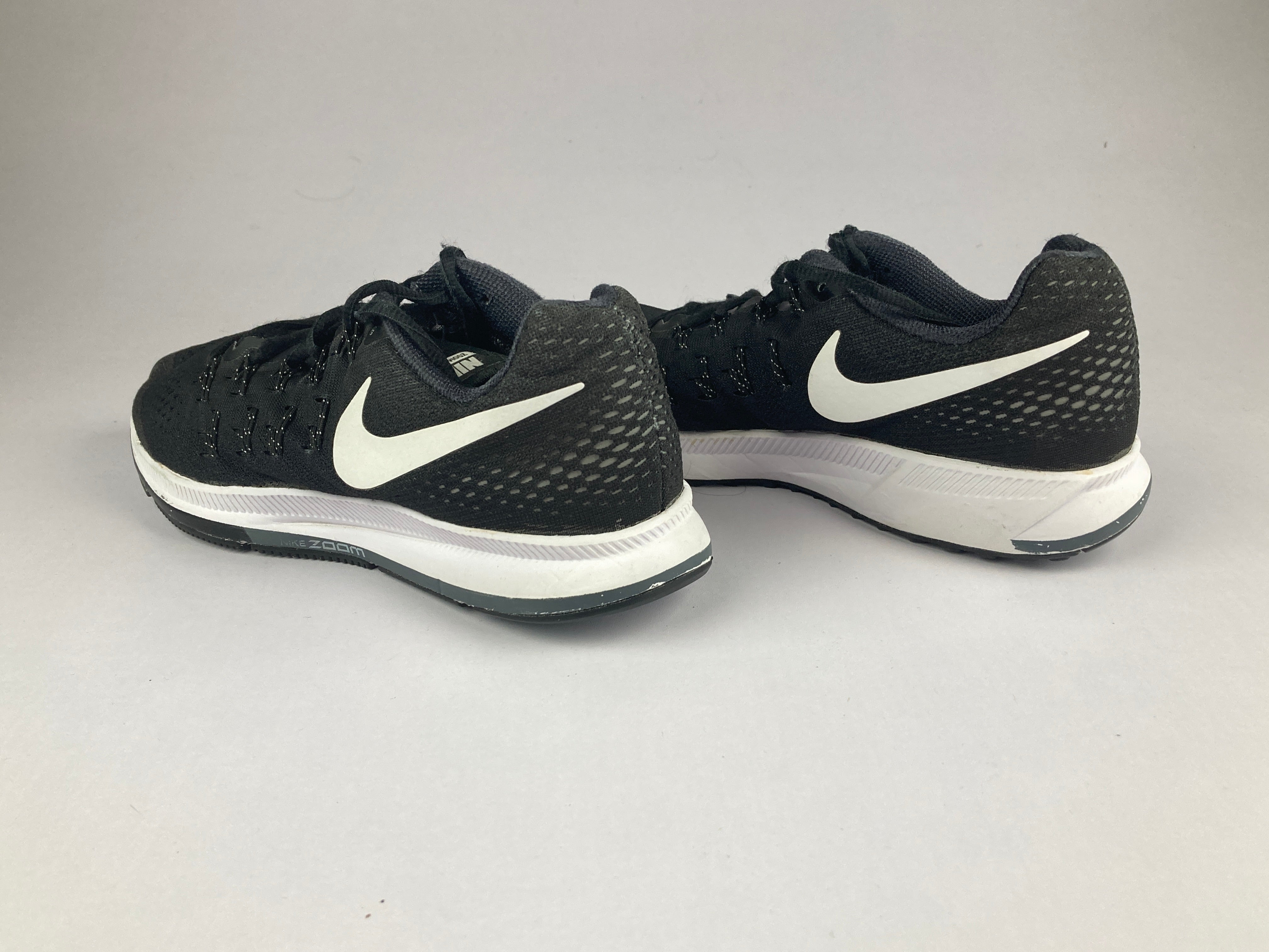 Nike zoom pegasus hotsell 33 black and white