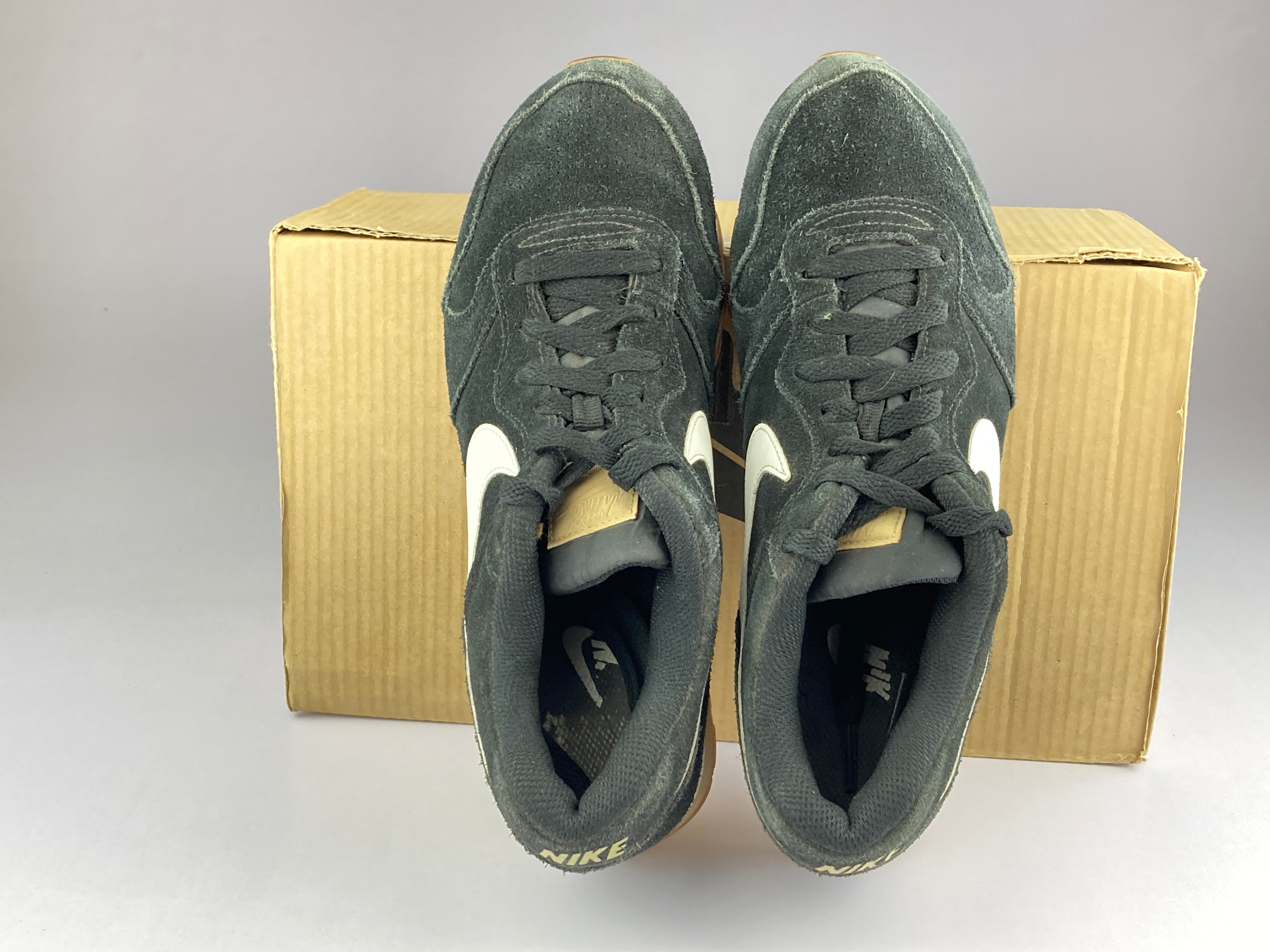 Nike MD Runner 2 Suede Black White Gum aq9211 001